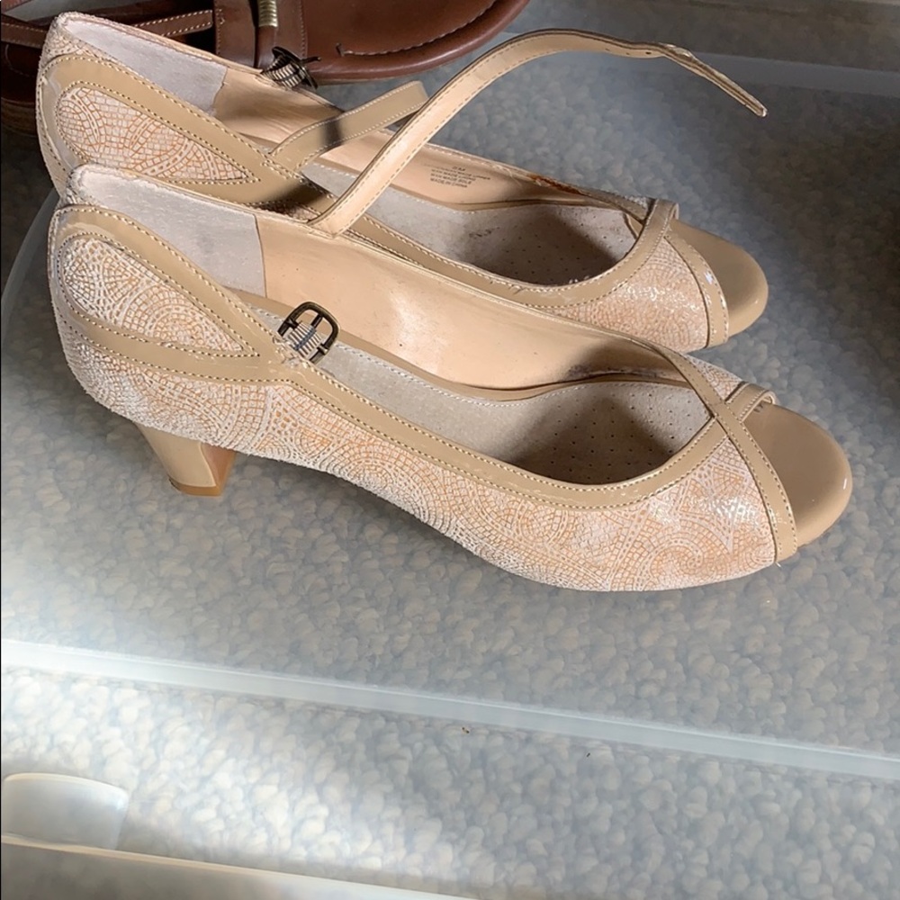 Dress shoes